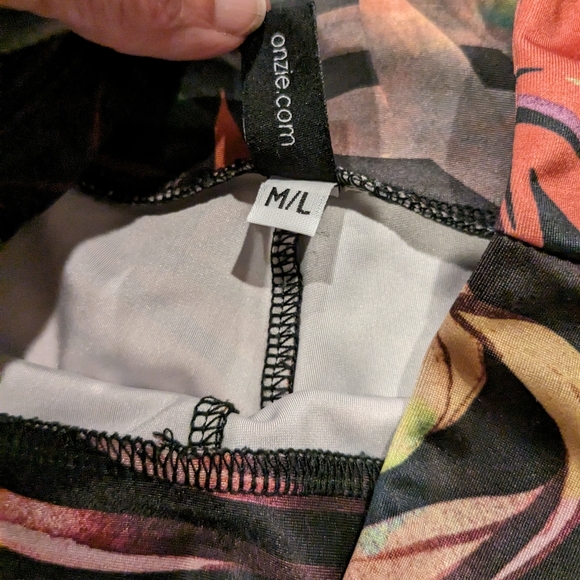 Women's ONZIE mesh panel leggings size M/L - Picture 5 of 8